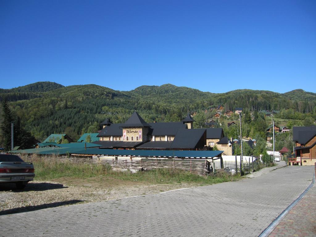 Na Uzlissi *